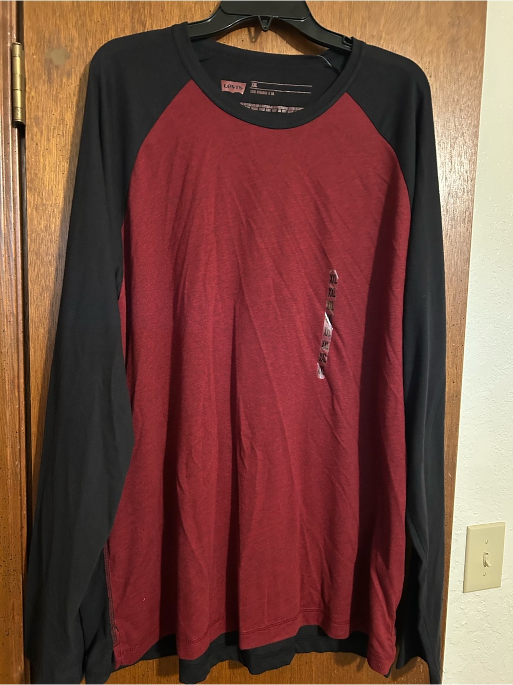 Levi's Raglan Long Sleeve Tee - Maroon & Black Contrast